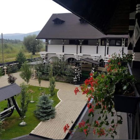 Hôtel Complex Lions Bucovina à Voroneț Extérieur photo