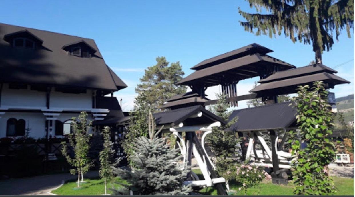 Hôtel Complex Lions Bucovina à Voroneț Extérieur photo